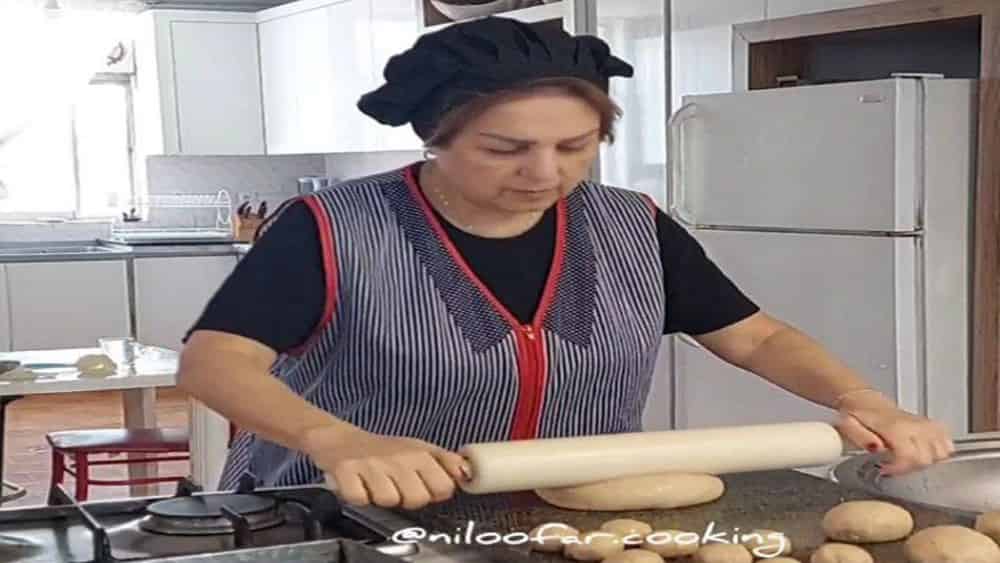 آموزش پخت نان پروتئین‌ در آموزشگاه آشپزی نیلوفر
