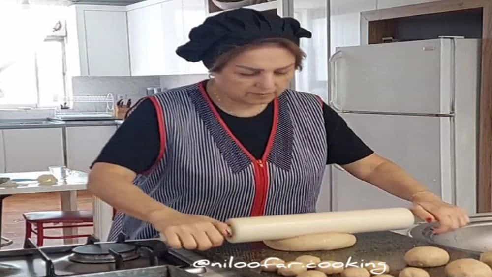 آموزش پخت نان پروتئین‌ در آموزشگاه آشپزی نیلوفر